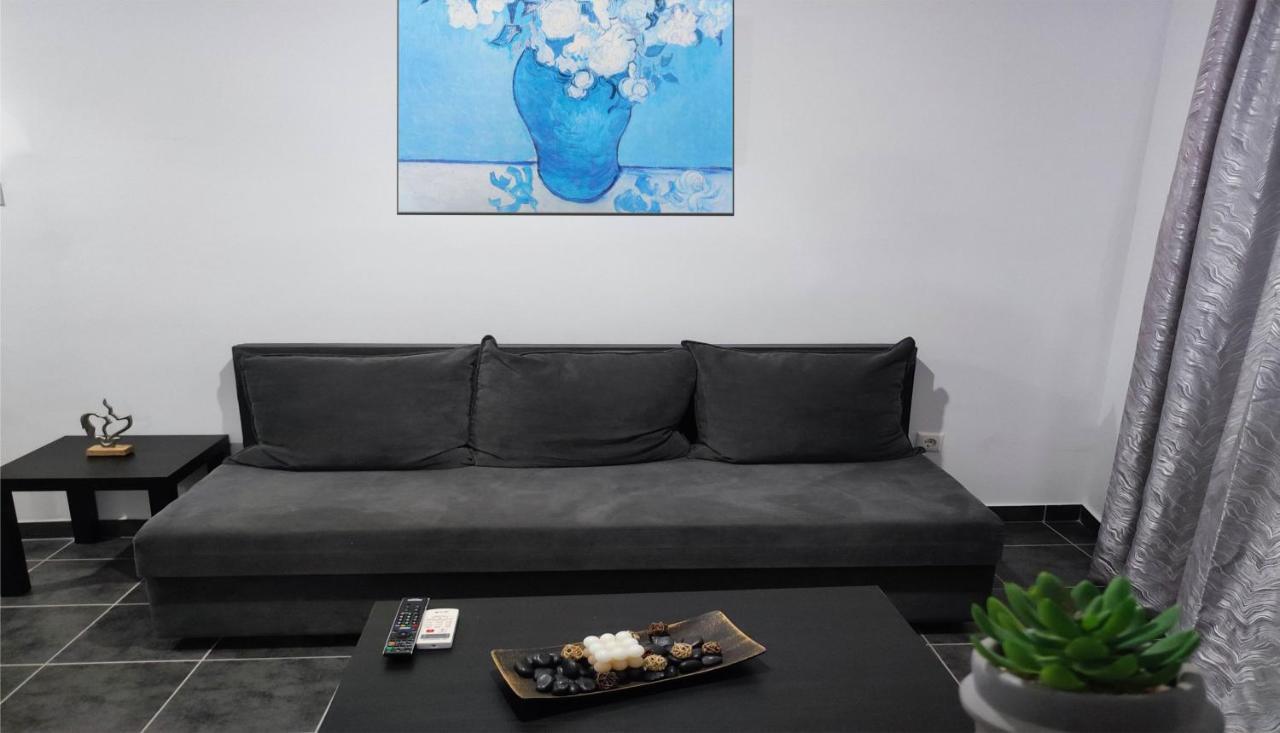 Apartment Dreams 1 *